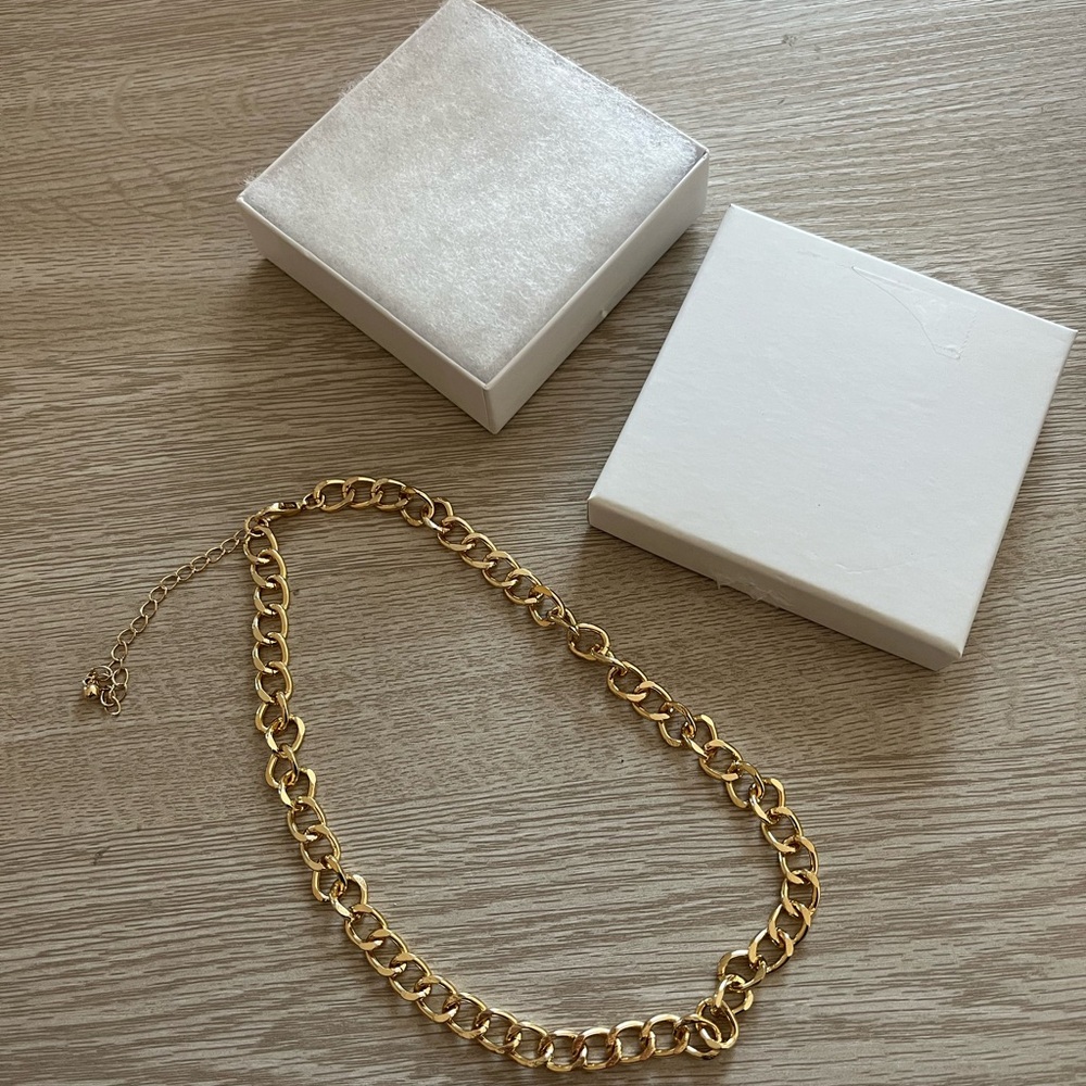 Elegant Gold Chain Necklace